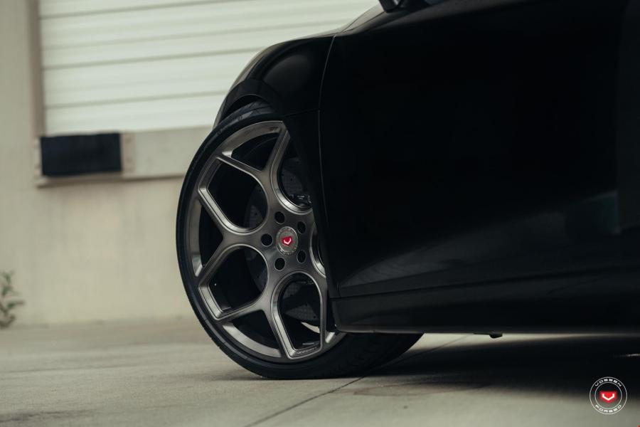 Детали экстерьера Audi R8 on Vossen Wheels (CG-205) 2016 года  (фото 5 из 16)